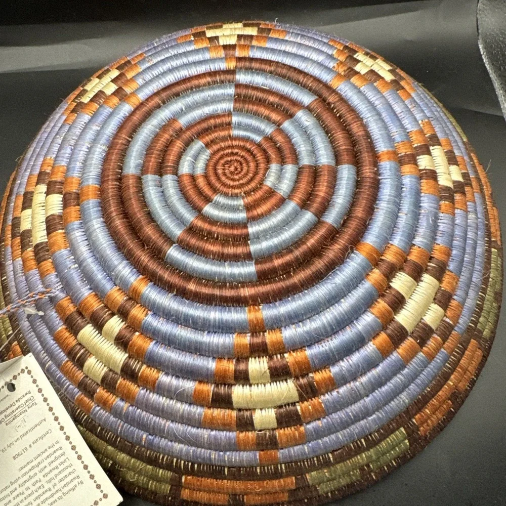 Kinasi‎ Fruit Bowl Rwanda Colorful Hand-Woven Basket New With Tags